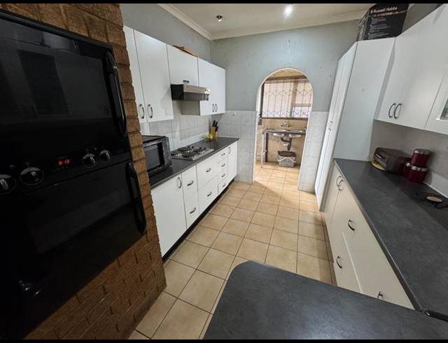 3 BEDROOM HOUSE FOR SALE IN BIRCHLEIGH NORTH